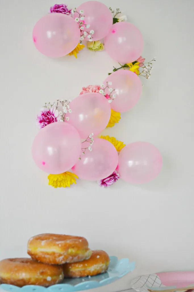 DIY Party Backdrops balloon flower numbers
