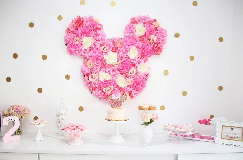 DIY Party Backdrops diy minnie mouse backdrop