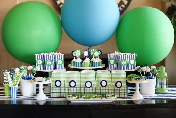 DIY Party Backdrops giant balloon party backdrop