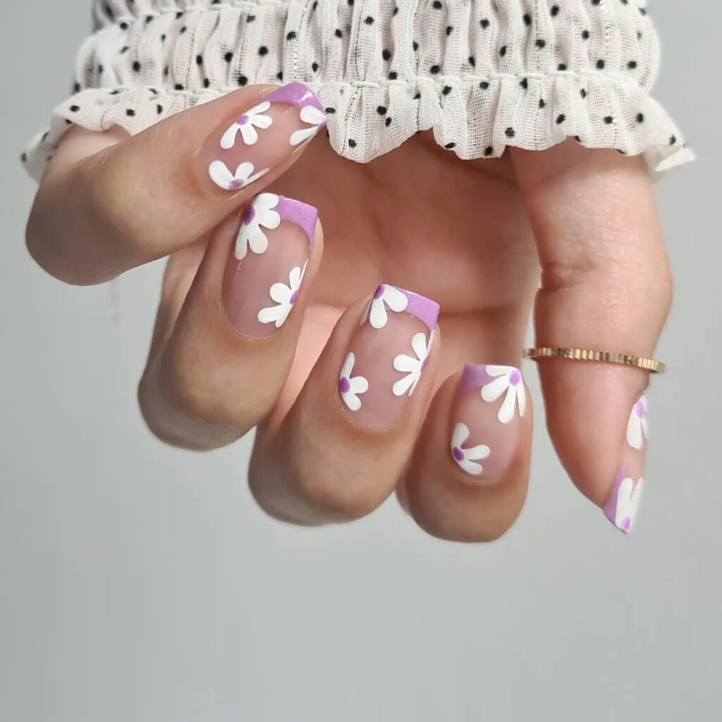 Pretty Daisy French Nails