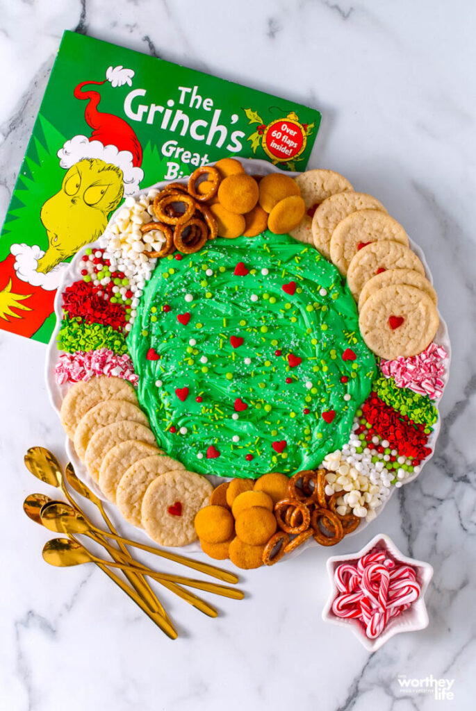 grinch-themed frosting board