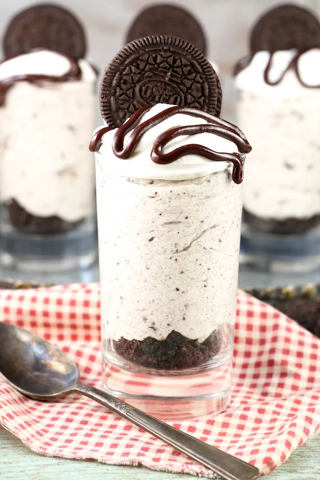 cookies and cream oreo cheesecake in a cup