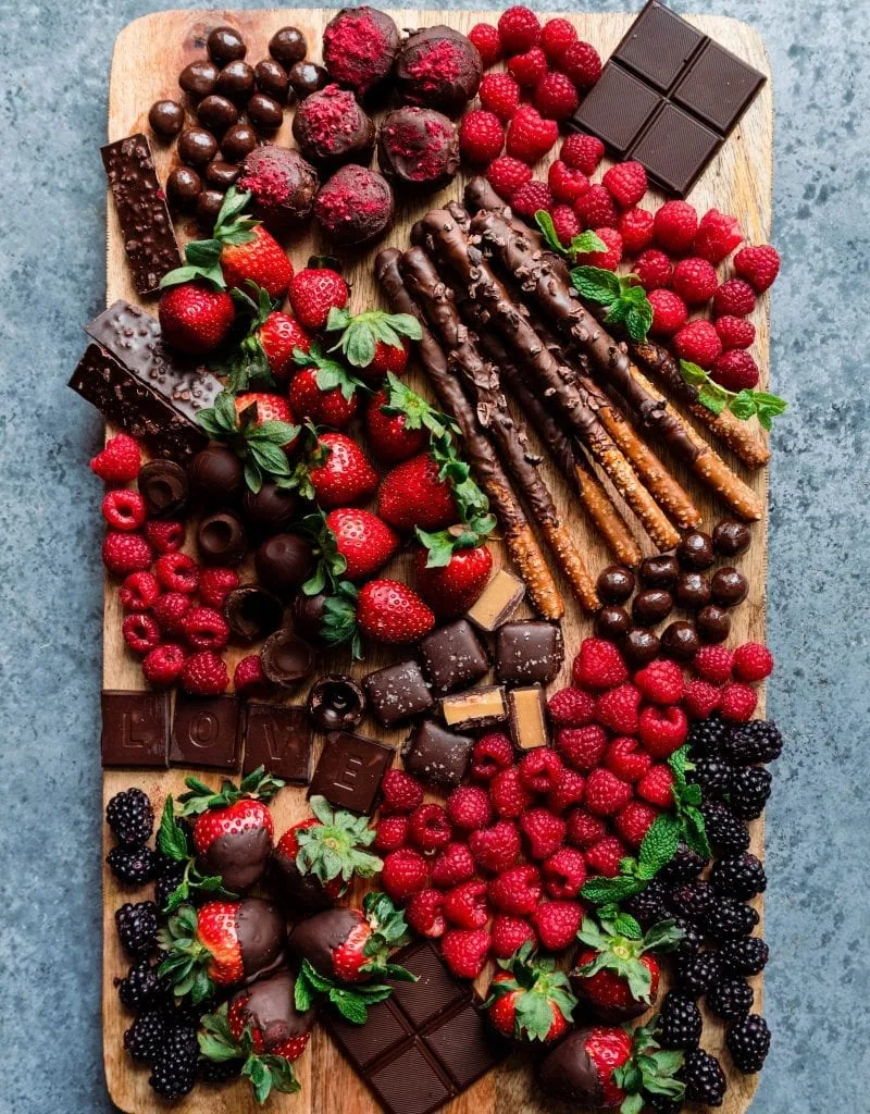 dessert fruit charcuterie board