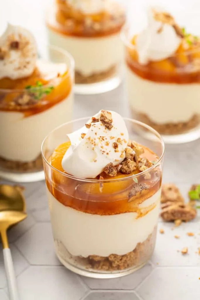 no-bake peach cheesecake cups