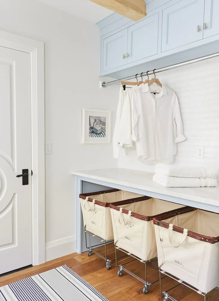 clothes hanging rail