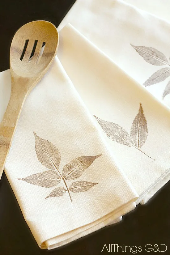 diy leaf stamped napkins