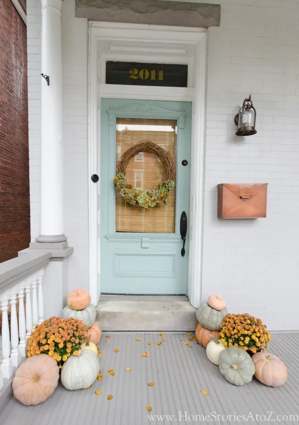 urban farmhouse fall front porch decor