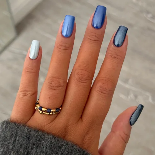 blue winter nails featured