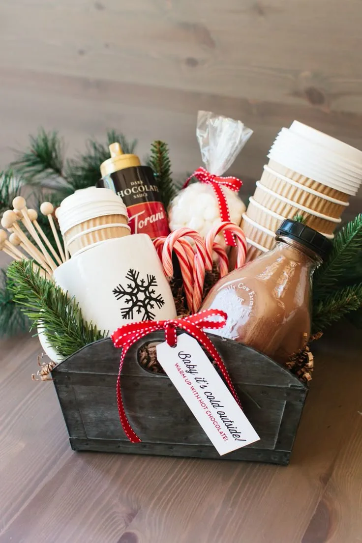 hot cocoa Christmas gift baskets