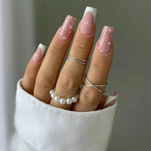 snowflake nails featured