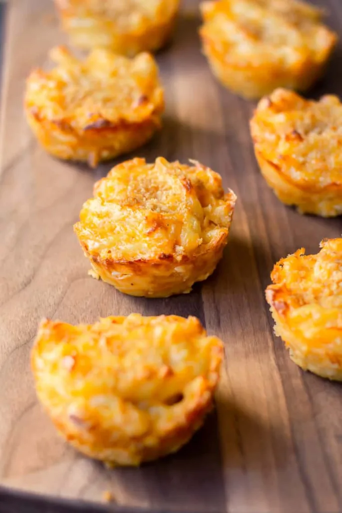 baked mac and cheese cups friendsgiving appetizers
